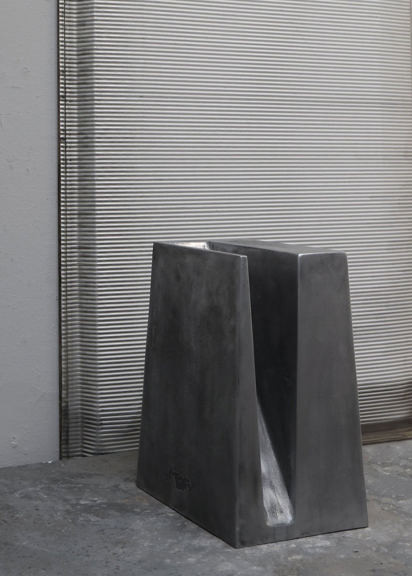 "ALUMINUM GEOMETRY SIDE TABLE #8" von Jan Janssen