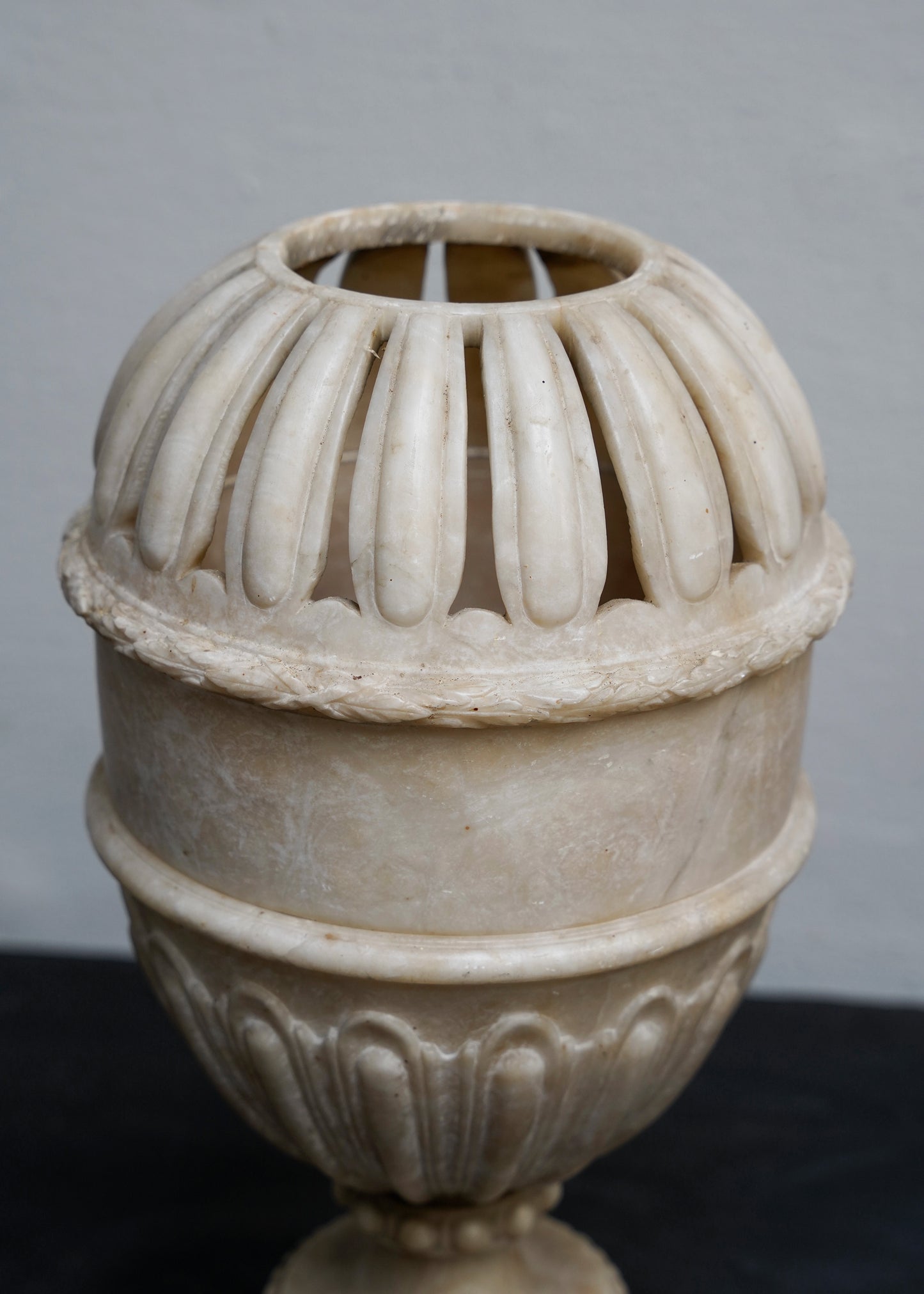 Alabaster Trophäen vase
