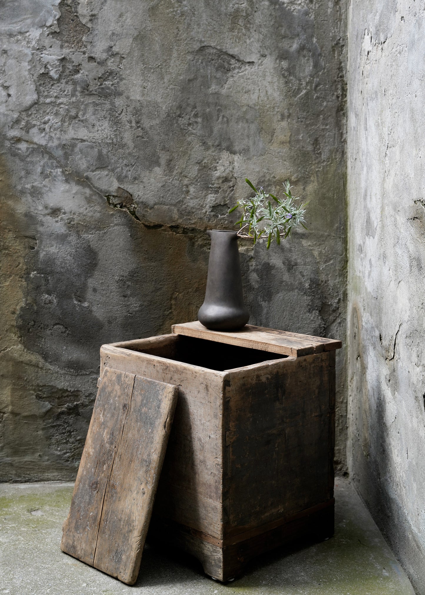 Antiker Asiatischer Koffer Nr. 17