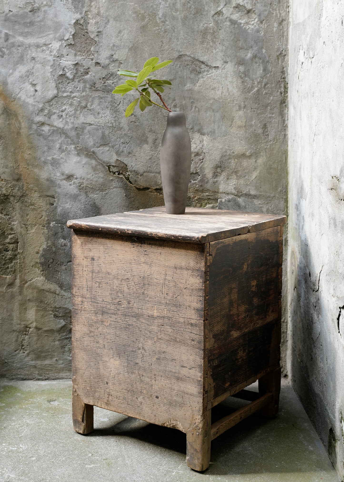 Antiker Asiatischer Koffer Nr. 17