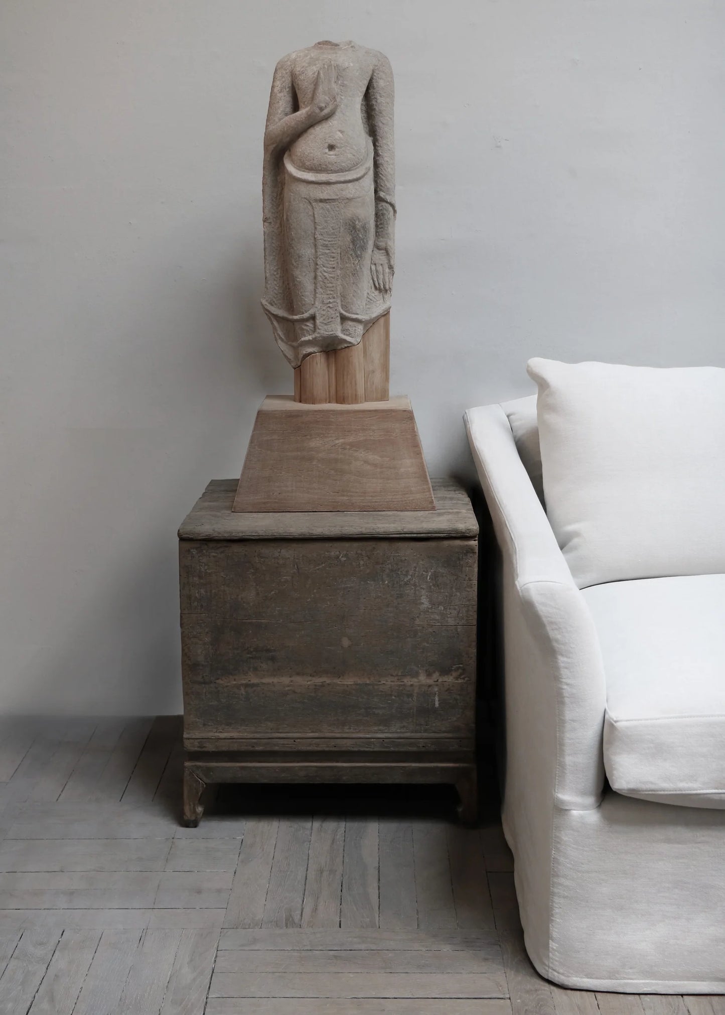 14TH CENTURY BUDDHA SCULPTURE