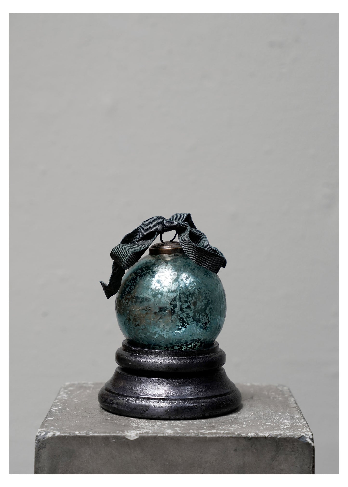 Bauble w. faceted leaves - Peacock