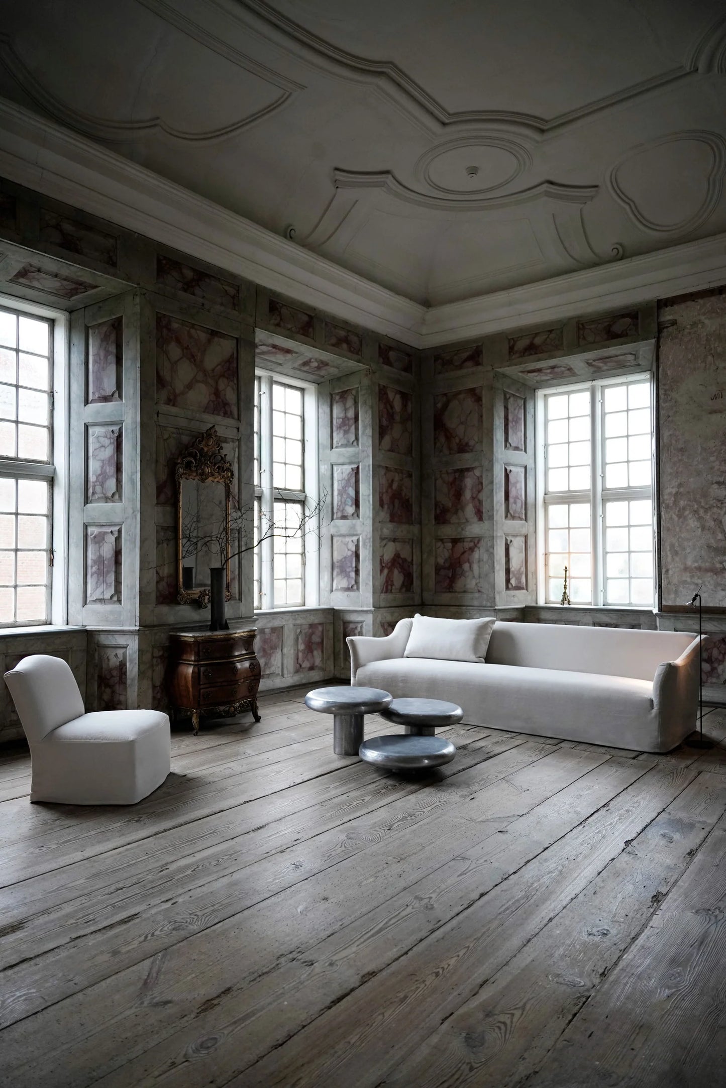 "KLASSISCHES SOFA MIT FESTEM SITZ" VON OLIVER GUSTAV