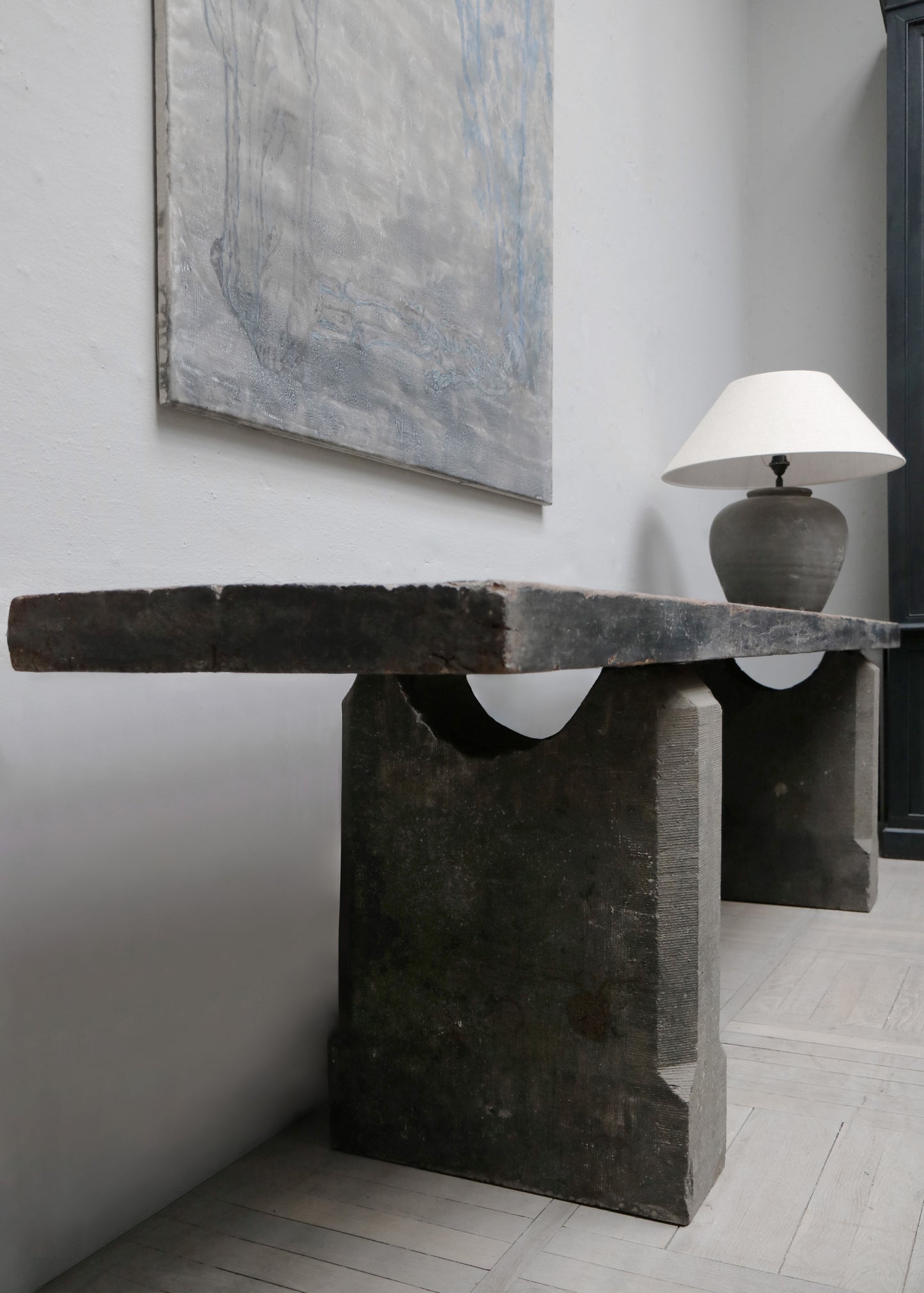 CONSOLE TABLE W. STONE LEGS