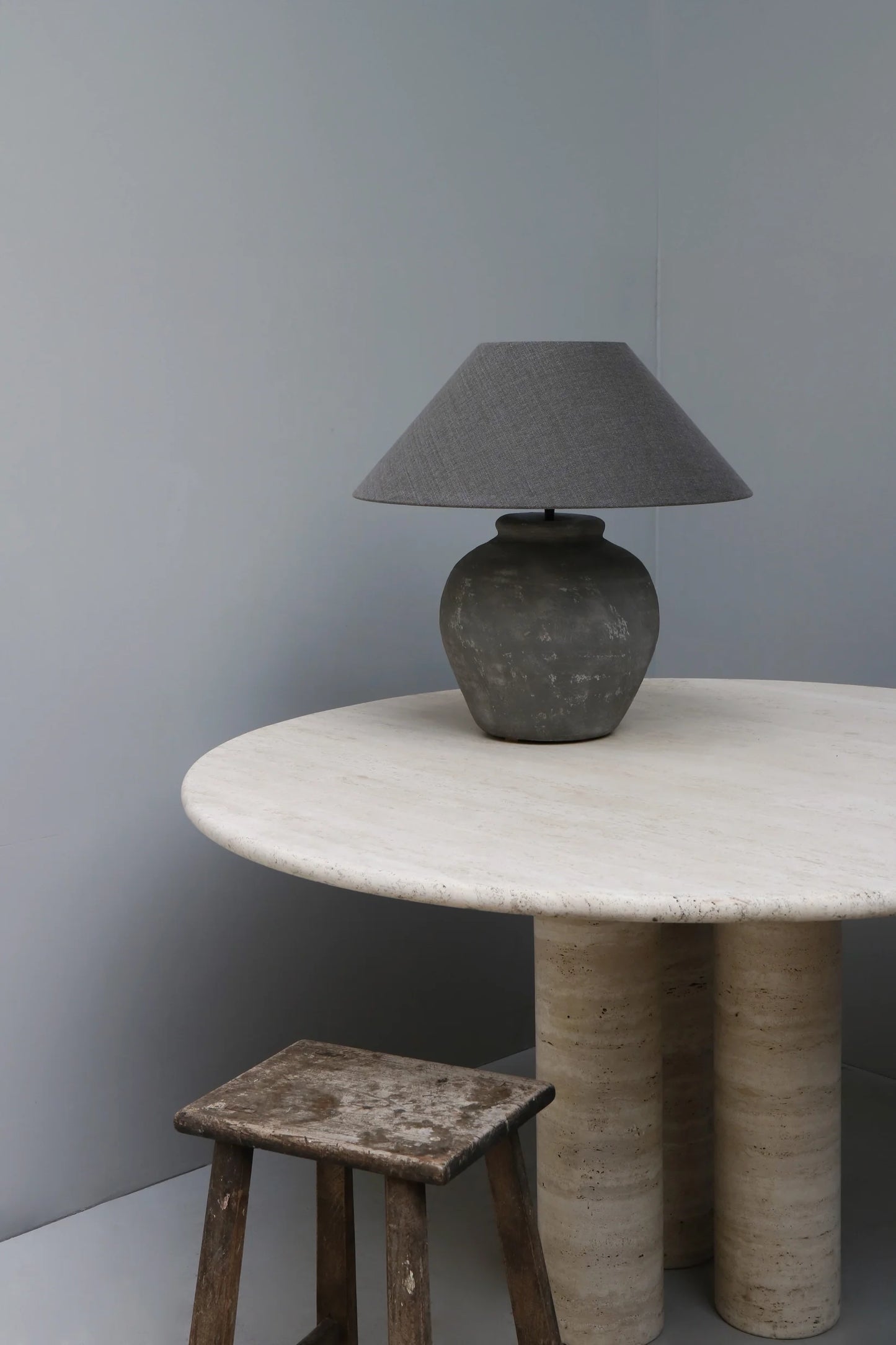 Terrakotta Lampe Grau