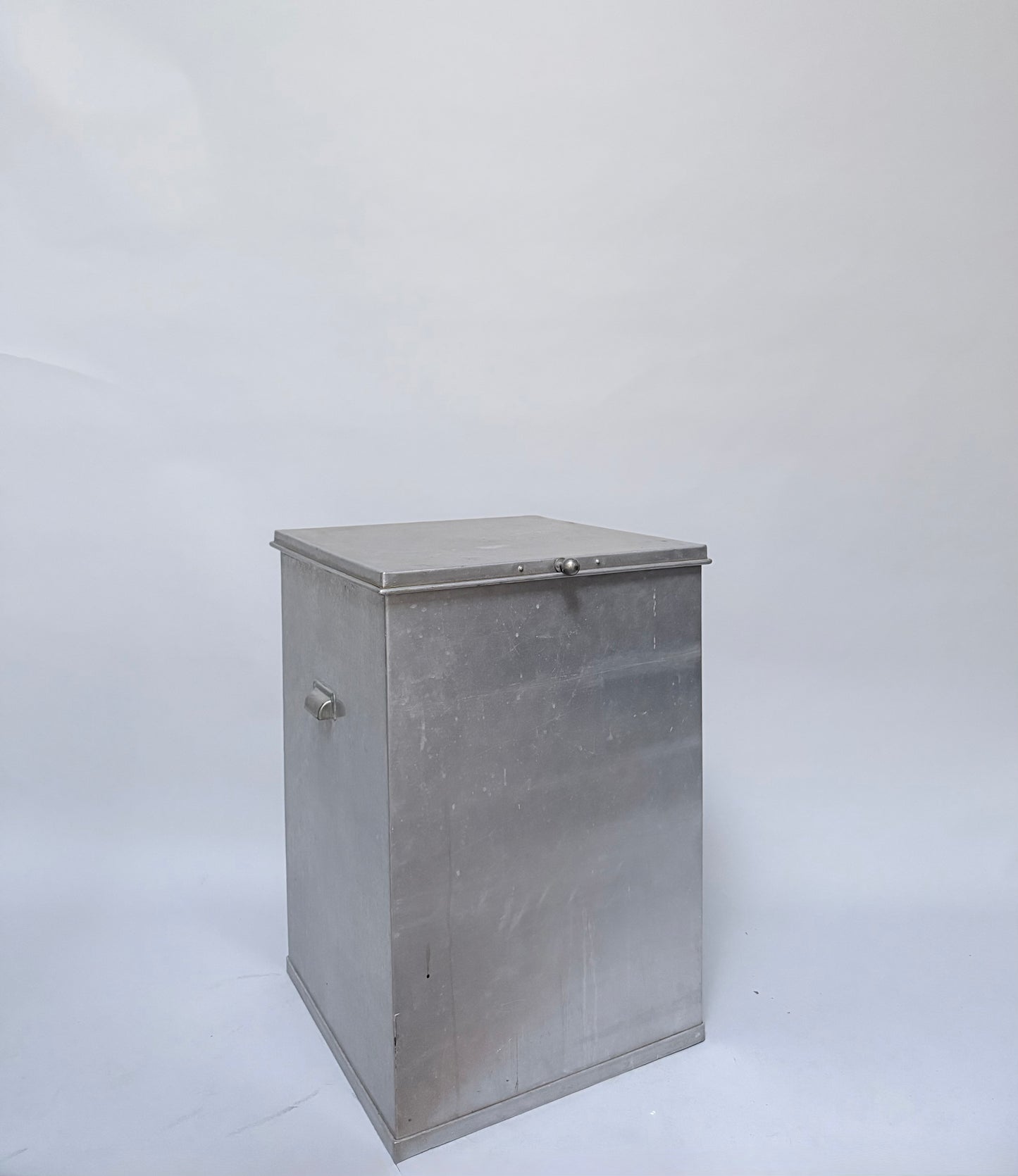 Large aluminum Container