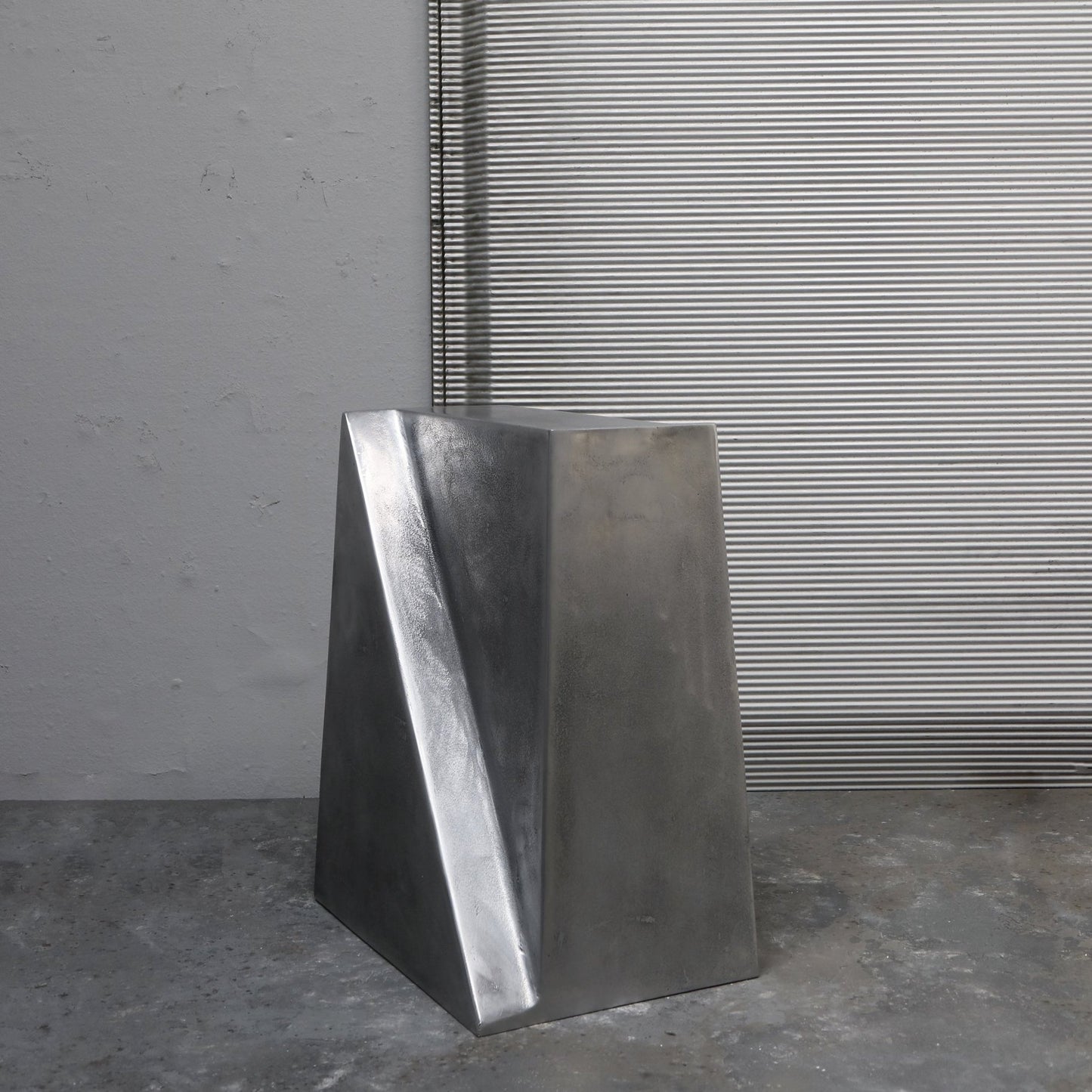 "ALUMINUM GEOMETRY SIDE TABLE #5" von Jan Janssen