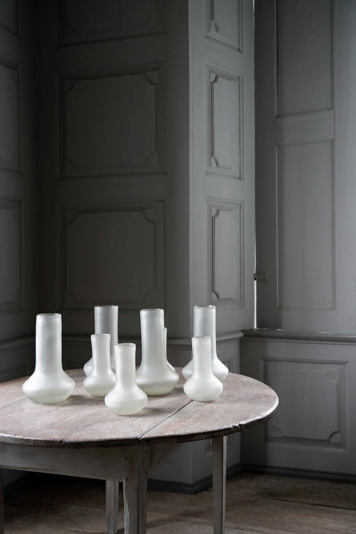 "MATTE GLASS VASE" VON OLIVER GUSTAV