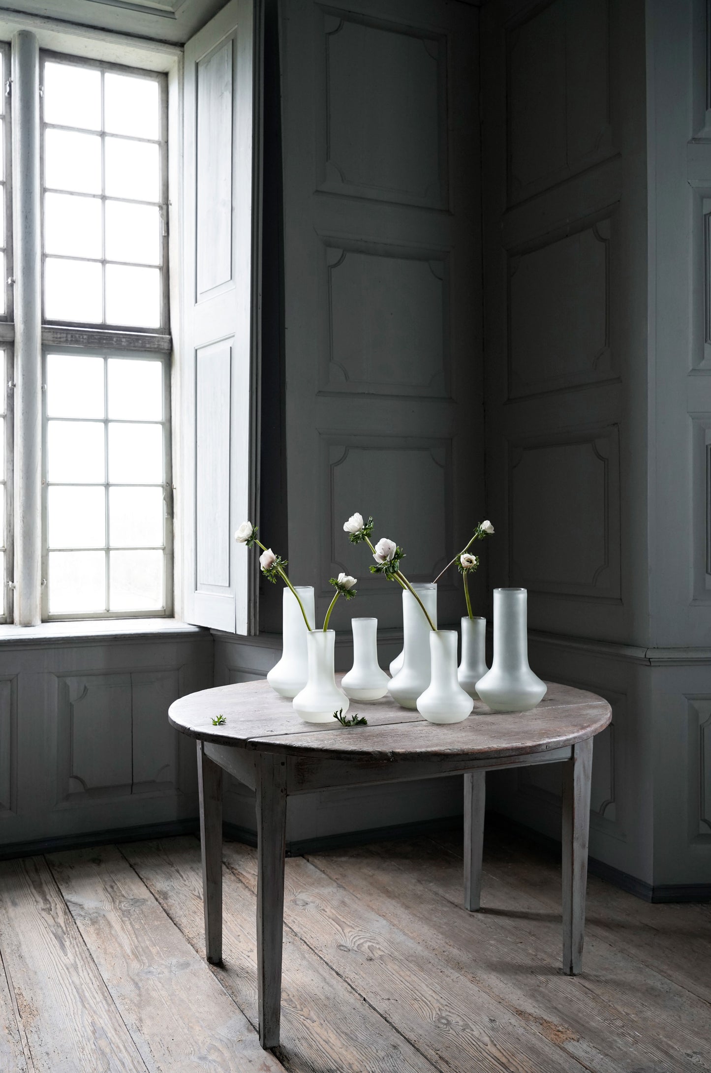 "MATTE GLASS VASE" VON OLIVER GUSTAV