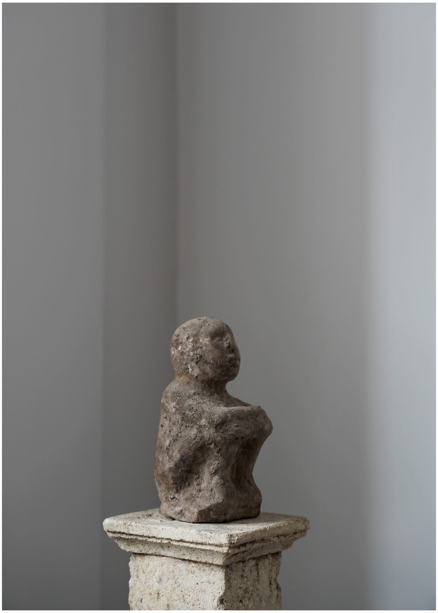 Sitzende Skulptur