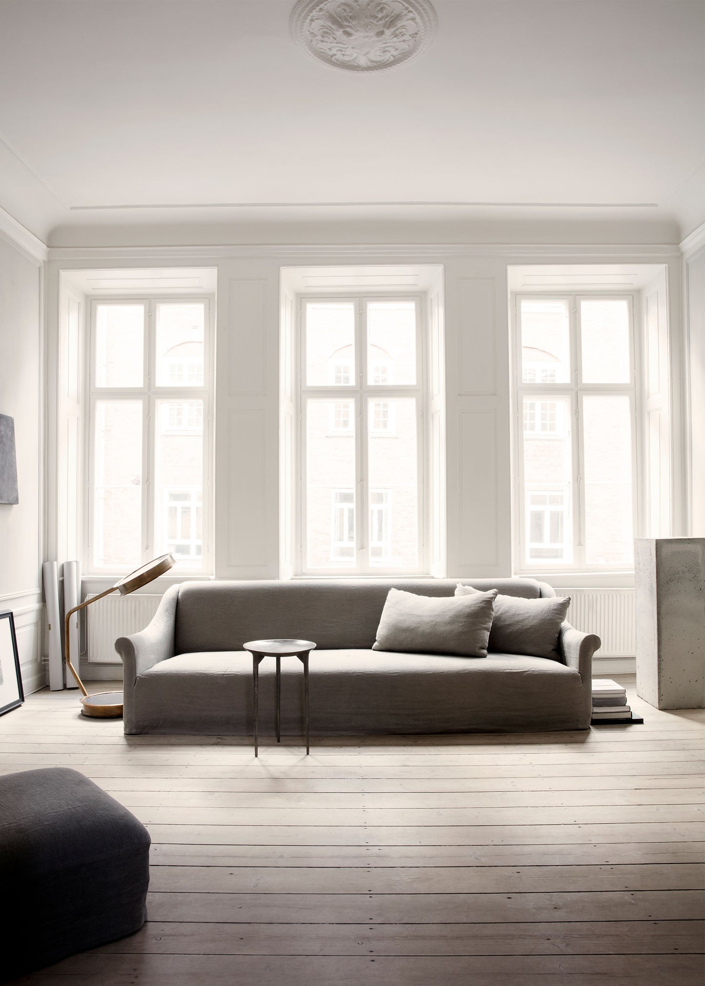 "NEUES SOFA" VON OLIVER GUSTAV