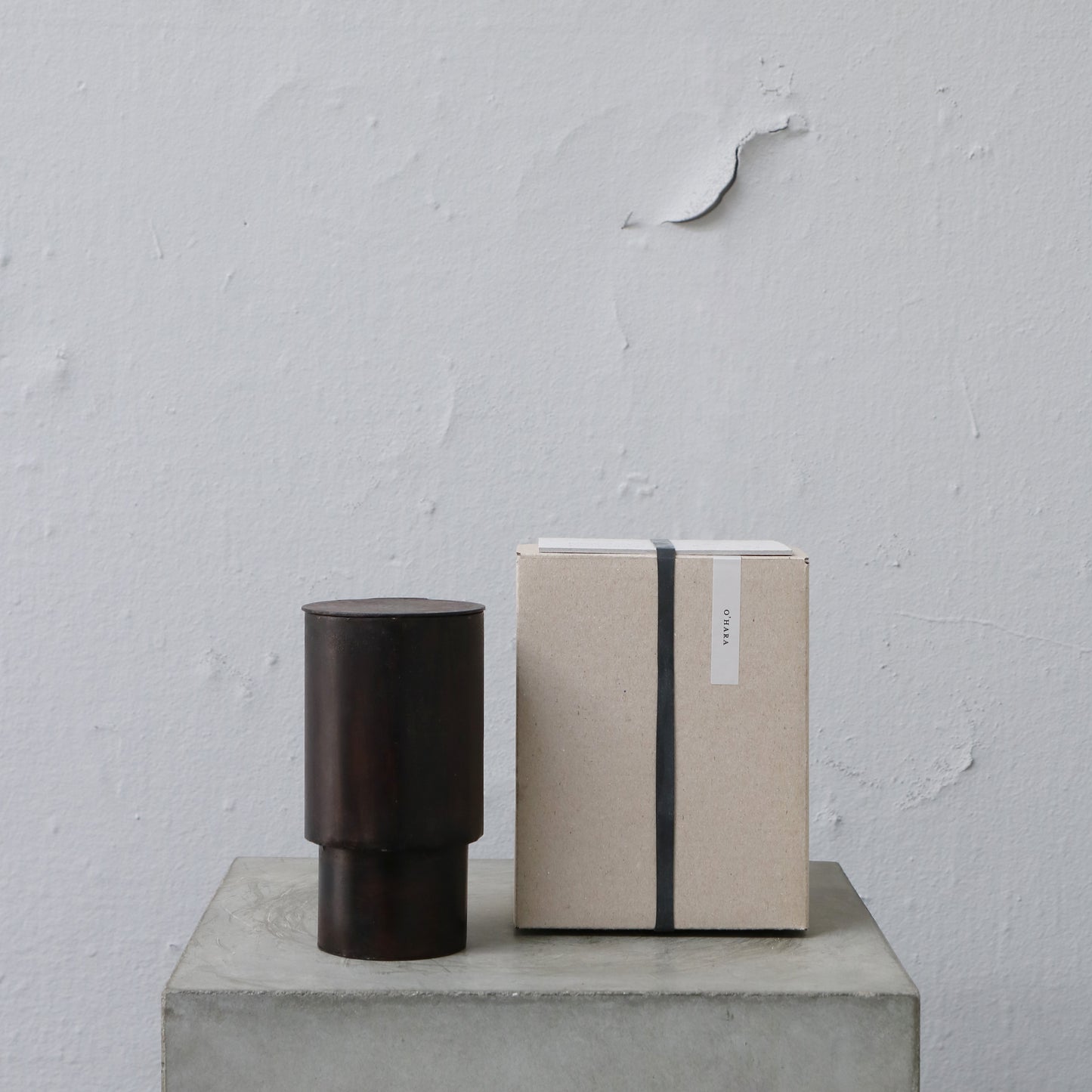 "O'Hara" Scented Candle in Iron Vessel