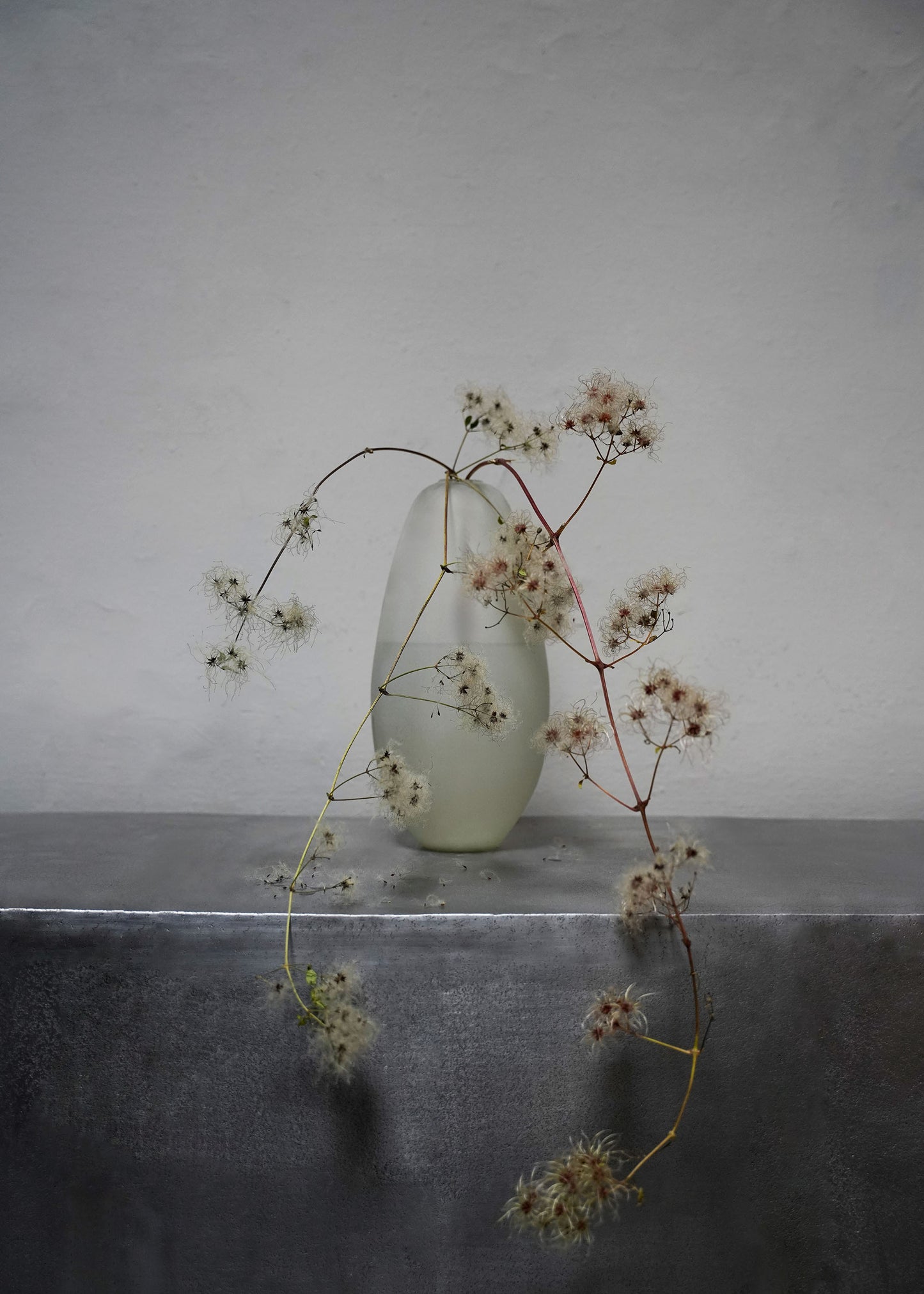 "Matte Oval Vase - Small/Large" von Oliver Gustav