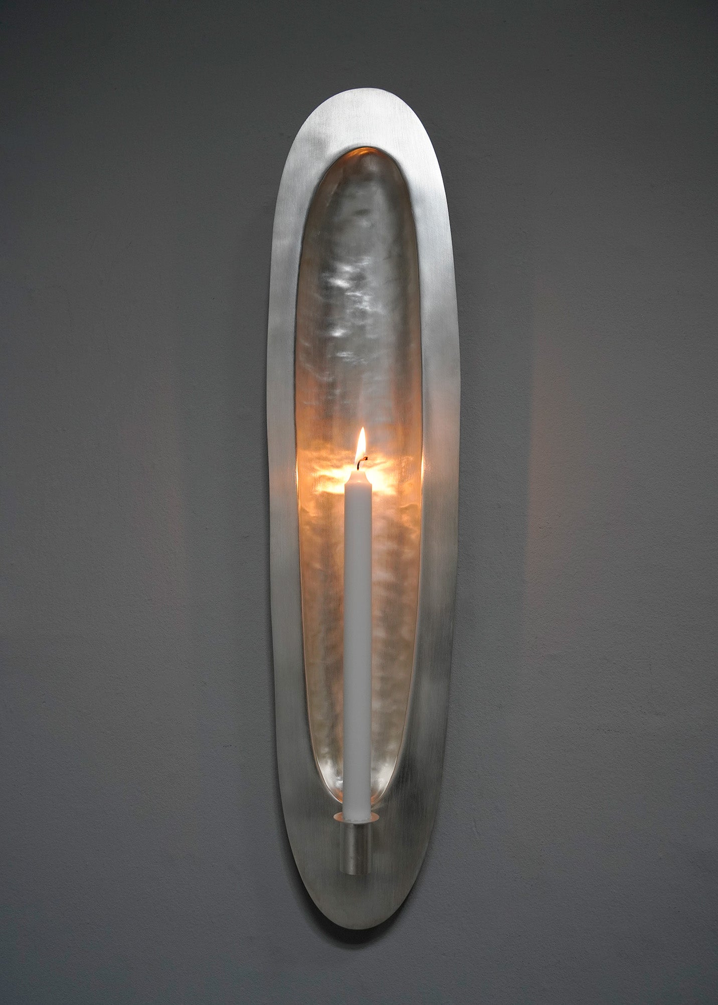 „REFLECTING FLAME I – SILVER PLATED“ von CHRISTIAN + JADE