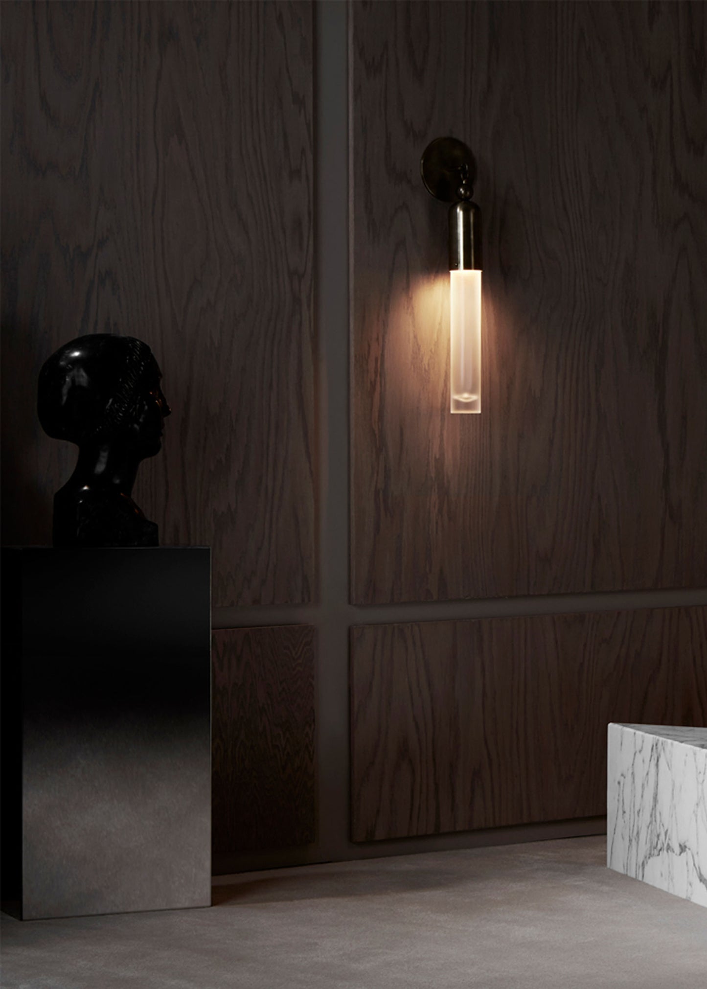 "TASSEL 1 SCONCE" VON APPARATUS