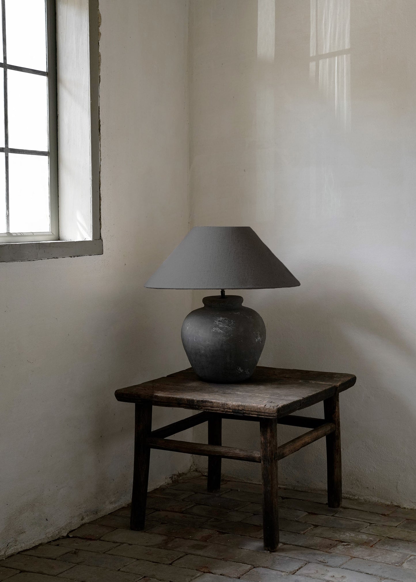 Terrakotta Lampe Grau