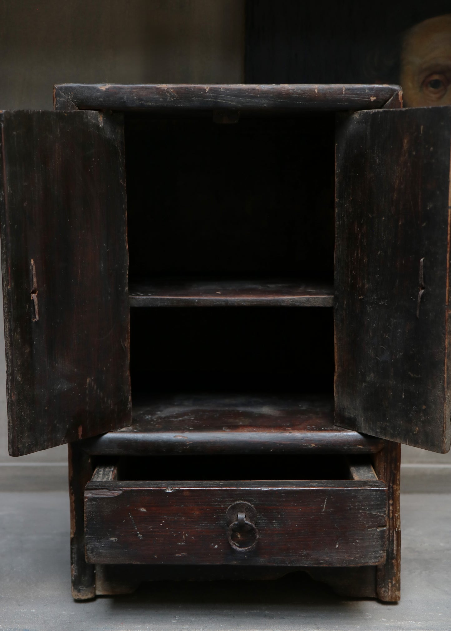 Winziger asiatischer Schrank