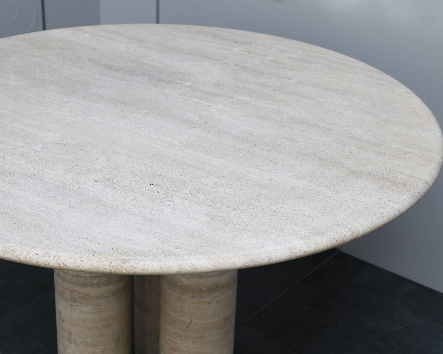 "TRAVERTIN TISCH" VON MARIO BELLINI