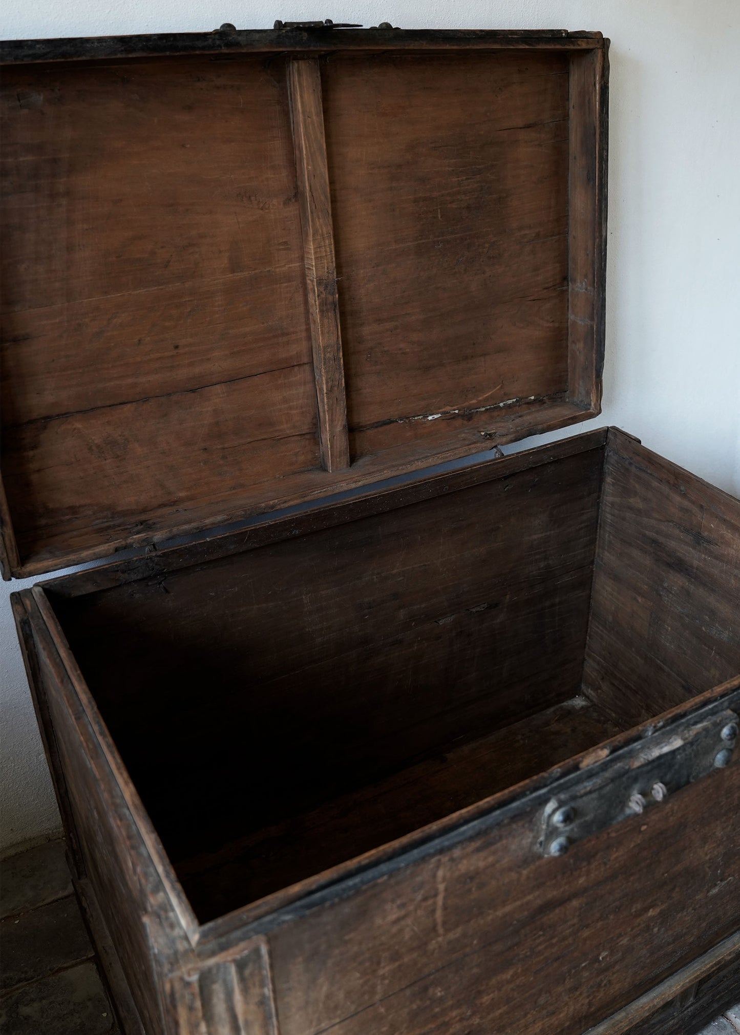 ANTIQUE ASIAN CHEST