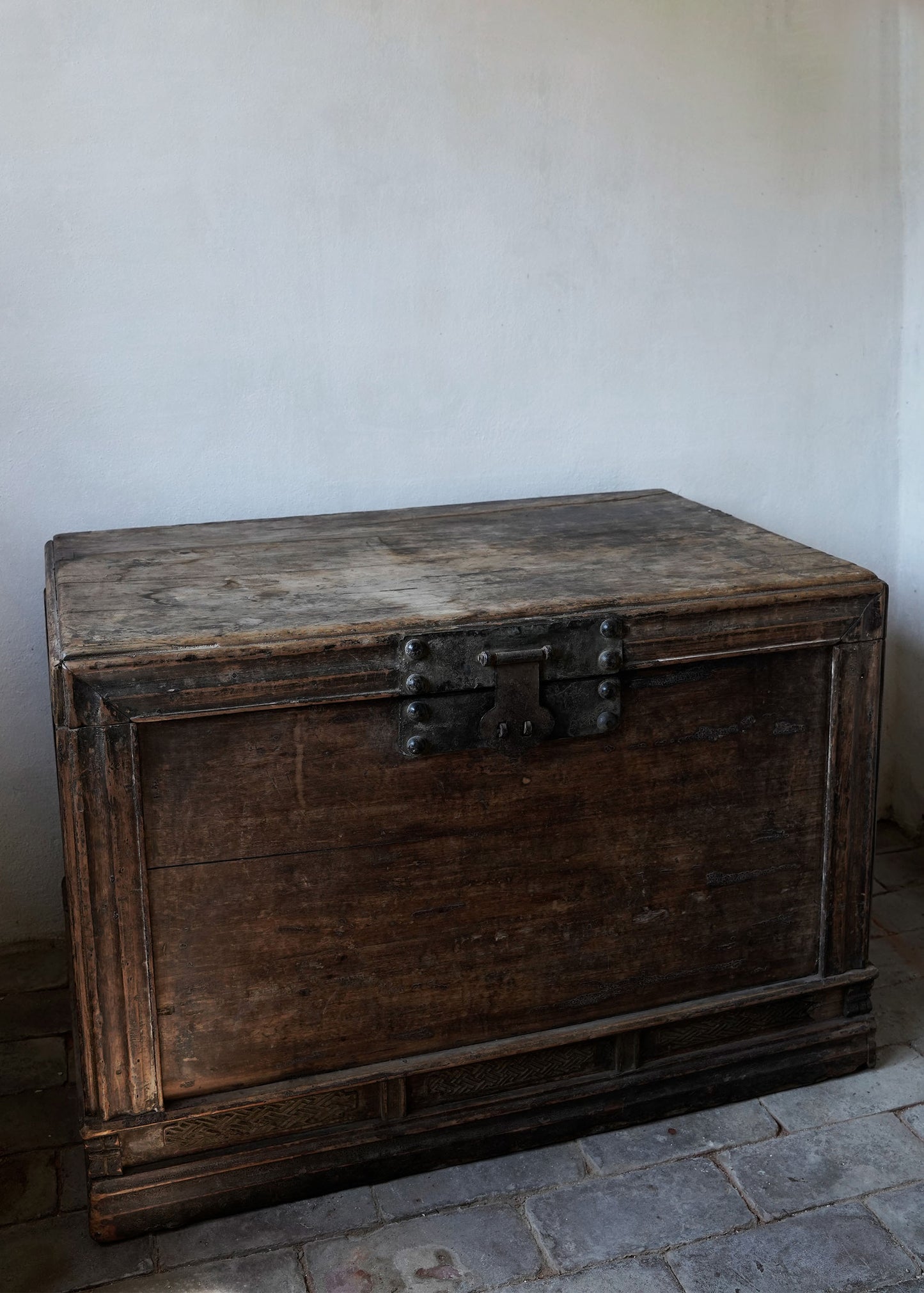 ANTIQUE ASIAN CHEST