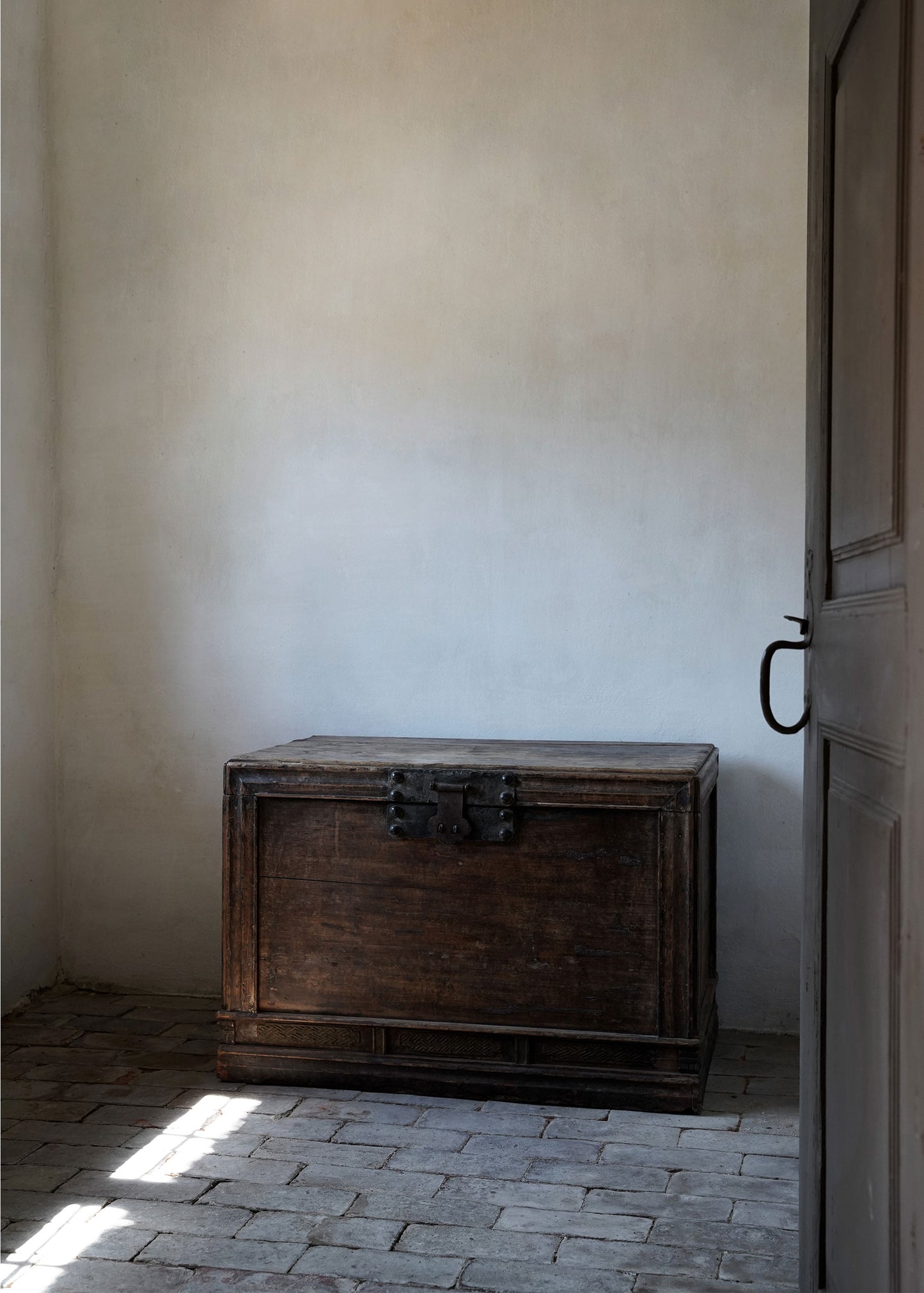 ANTIQUE ASIAN CHEST