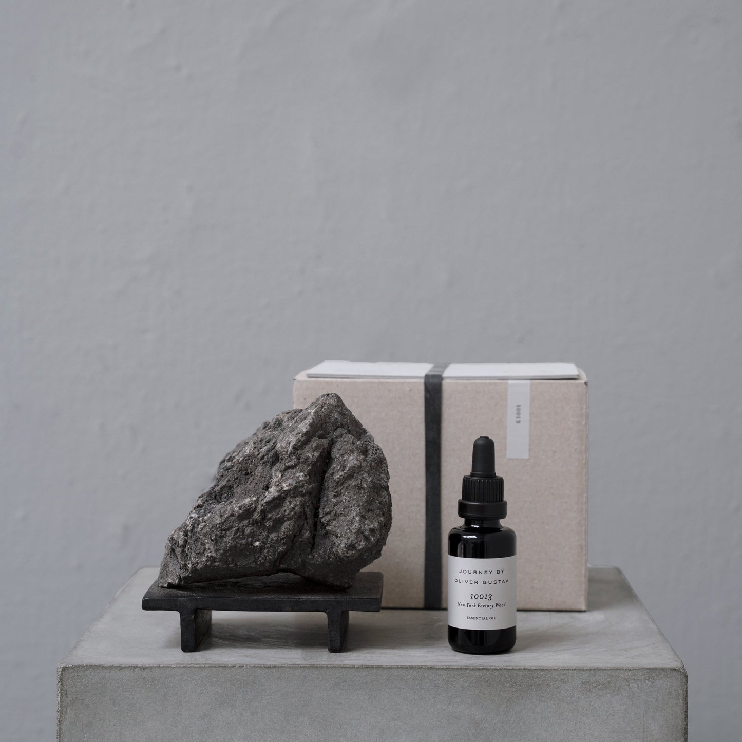 "10013" Potpourri on iron stand