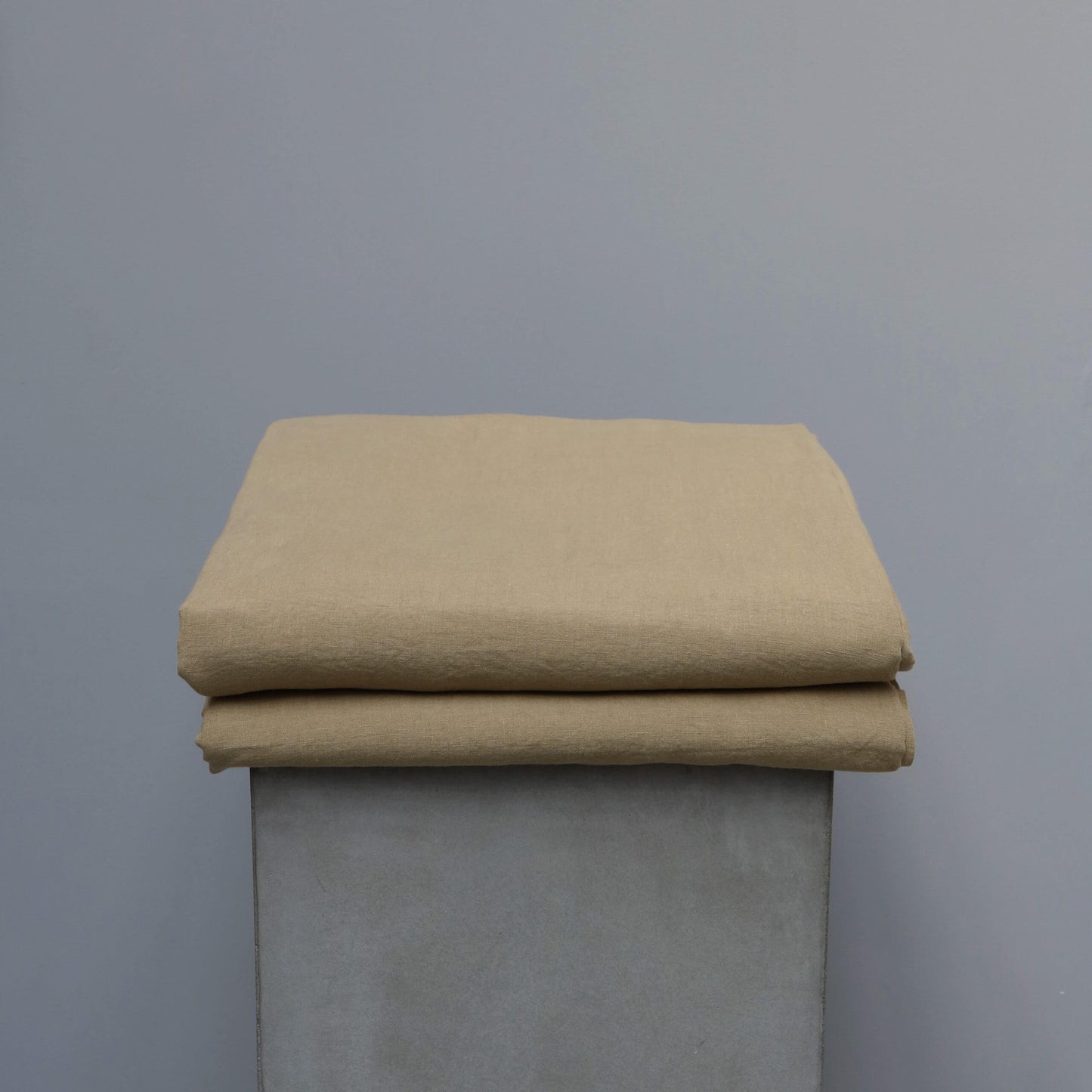 Linen bedspread in the color tobacco brown by the Italian bedding brand Society Limonta