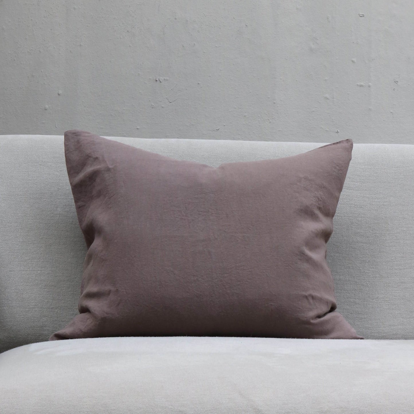 Linen cushion in Dusty Rose color from the Italian brand Society Limonta