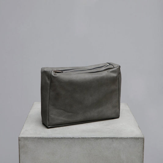Exclusive Toiletry bag in calfskin leather by Oliver Gustav