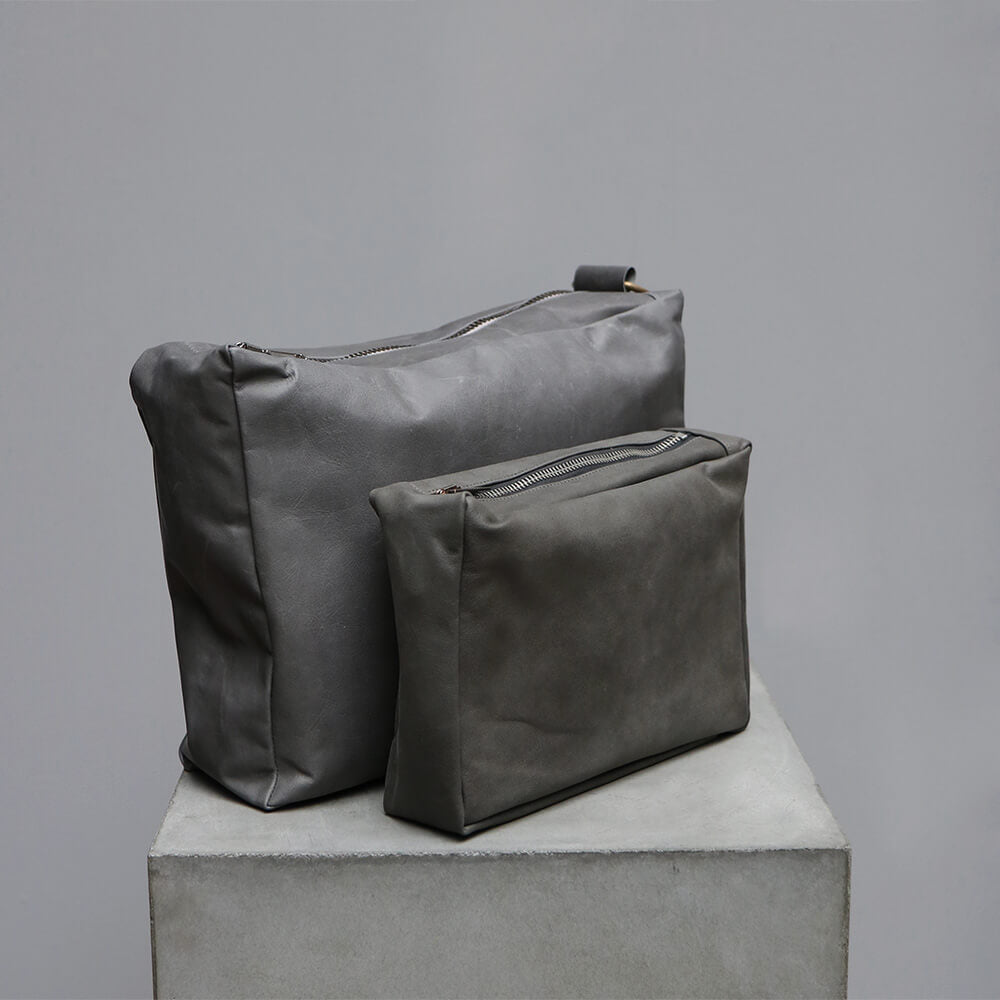 Toiletrt bag in leather and lambskin by Journey by Oliver Gustav