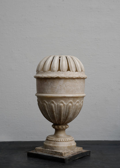 Alabaster Trophäen vase