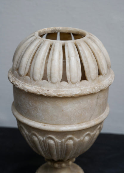 Alabaster Trophäen vase