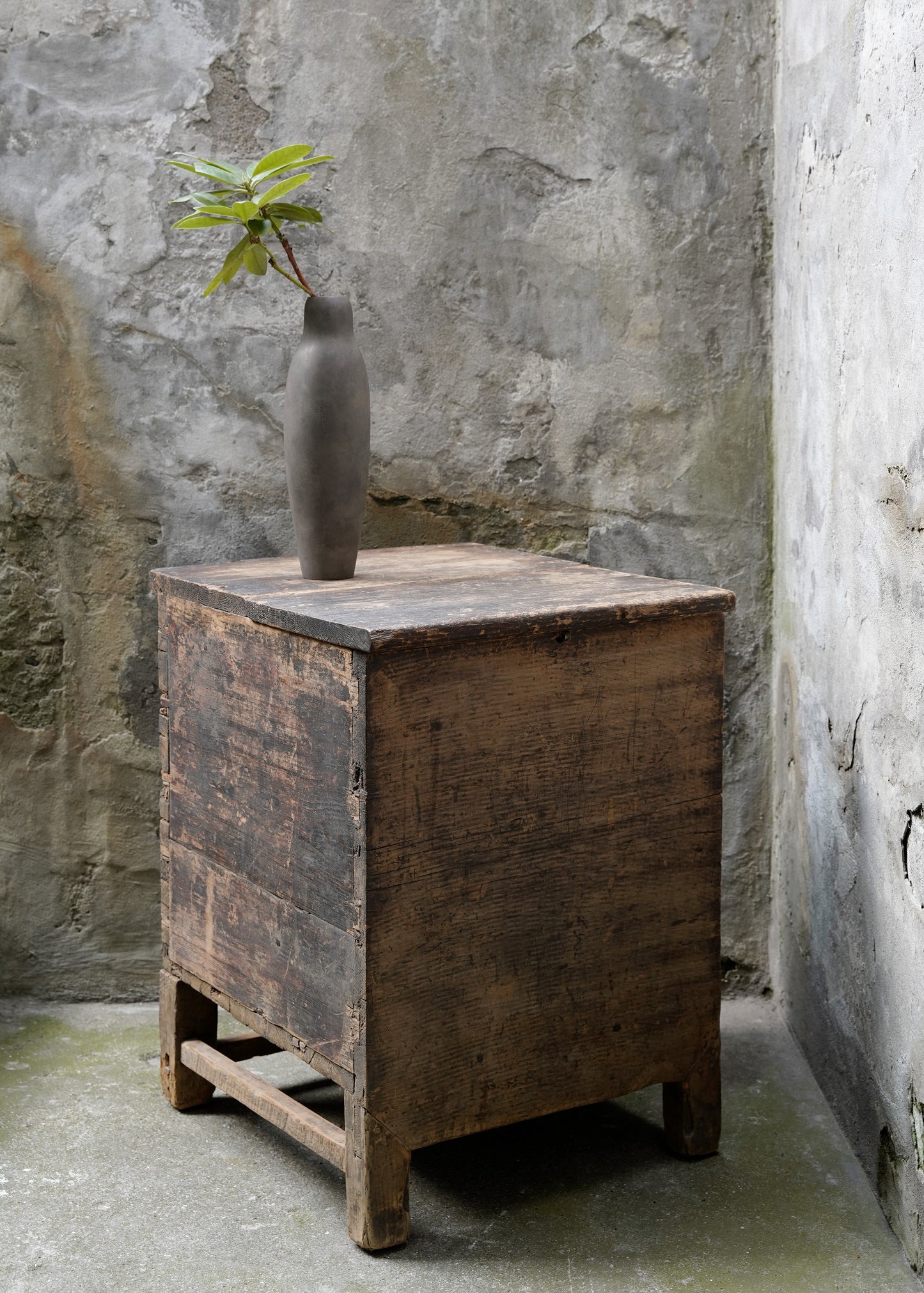 Antiker Asiatischer Koffer Nr. 17 