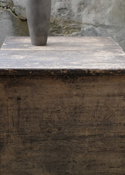 Antiker Asiatischer Koffer Nr. 17 