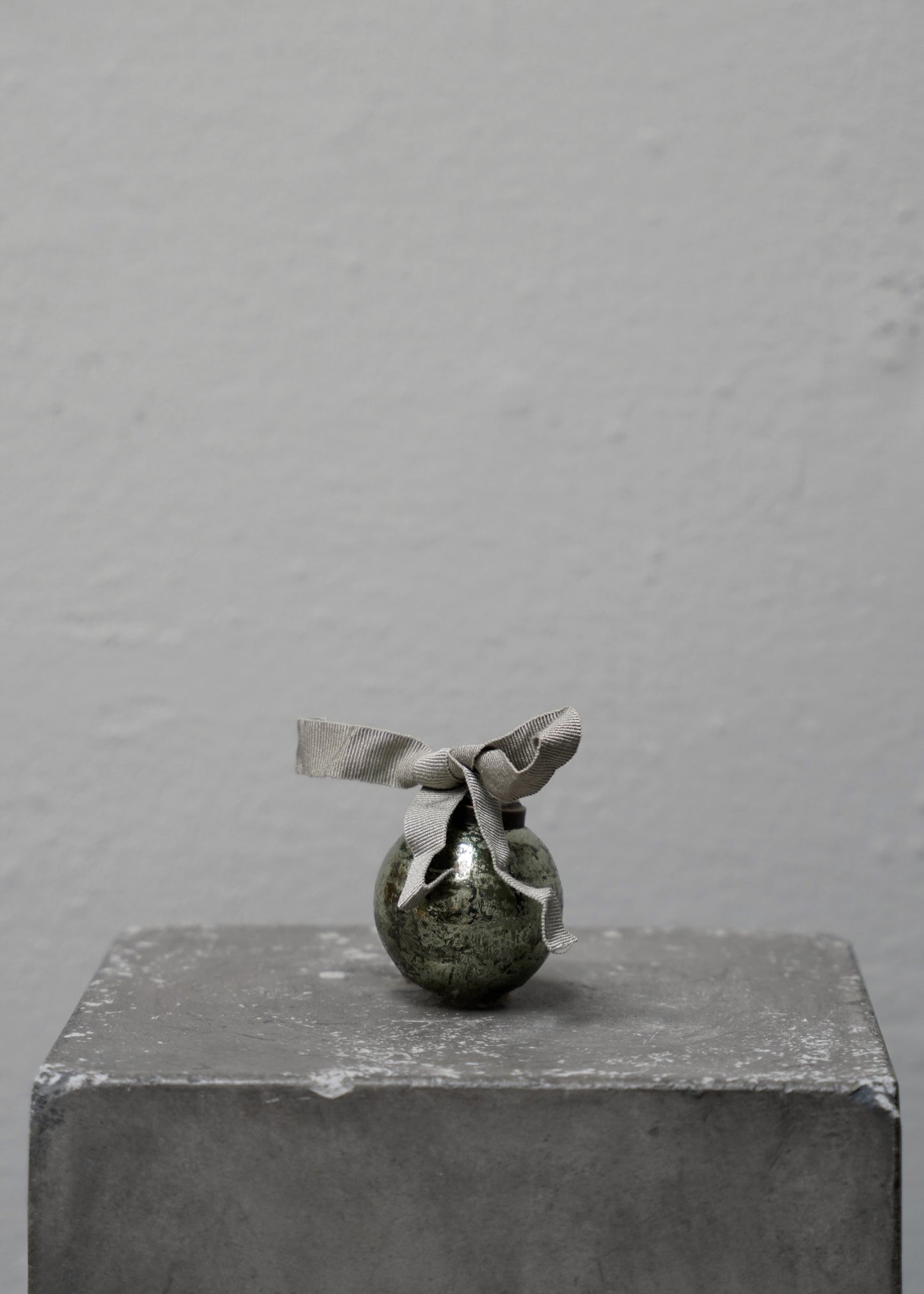 Enameled Bauble Green - X-Small