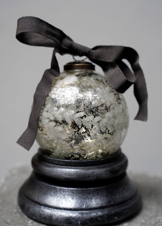 Bauble w. faceted leaves - Silver