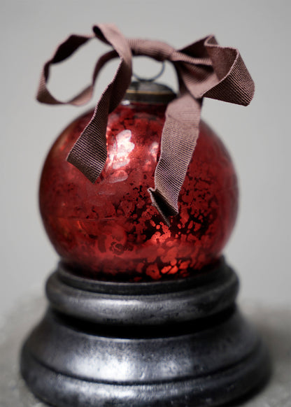 Bauble w. faceted leaves - Red
