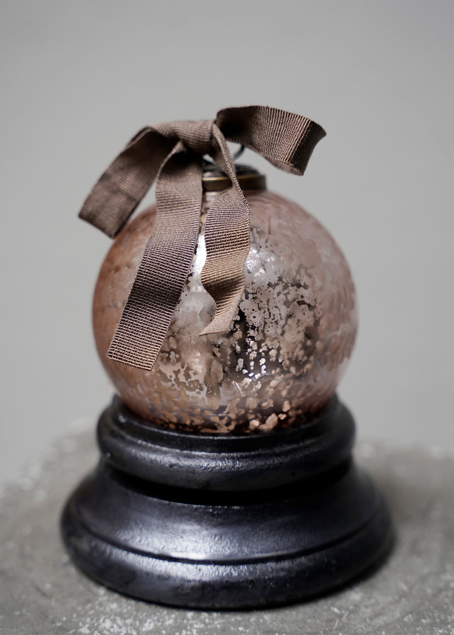 Bauble w. faceted leaves - Pink