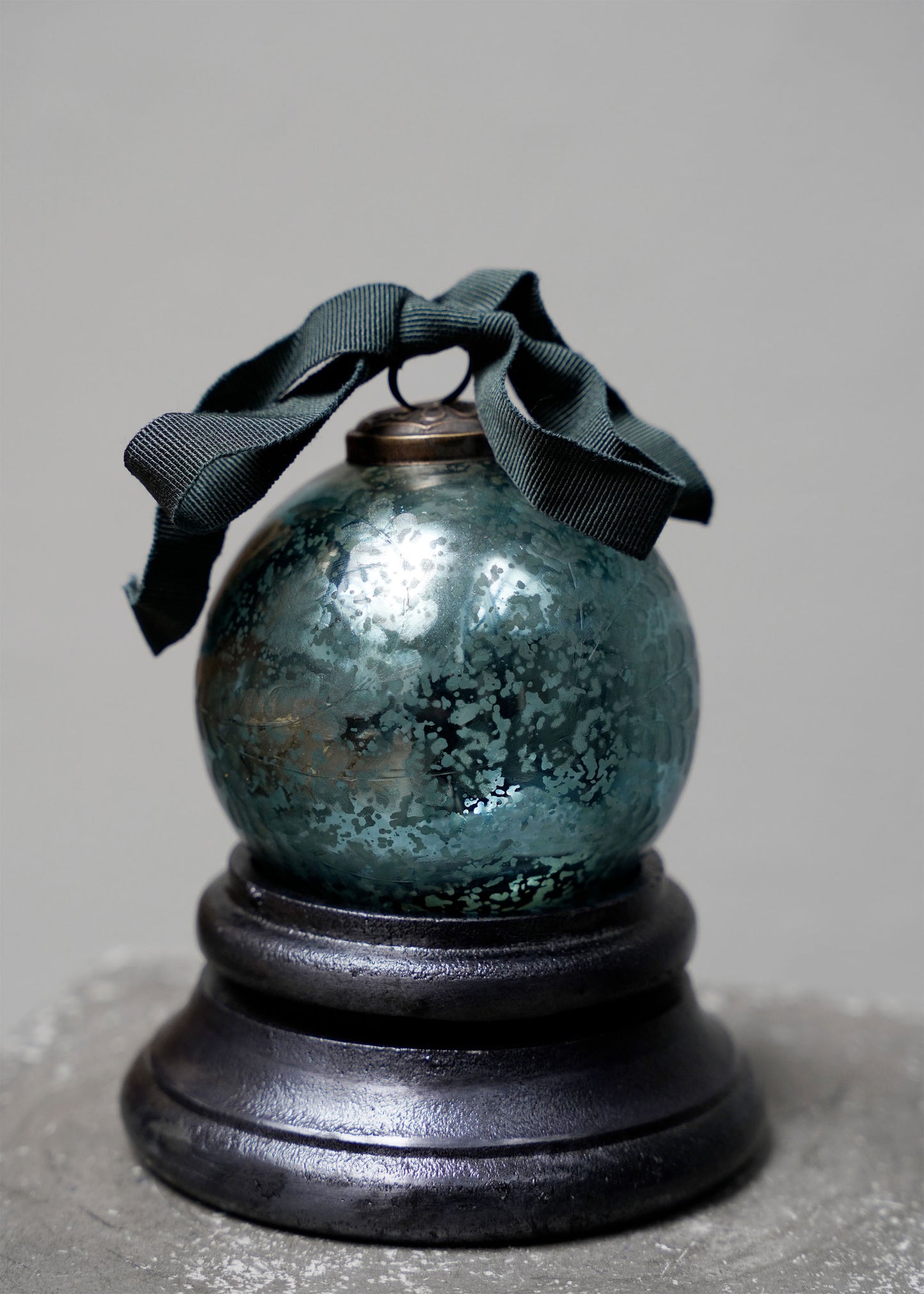 Bauble w. faceted leaves - Peacock