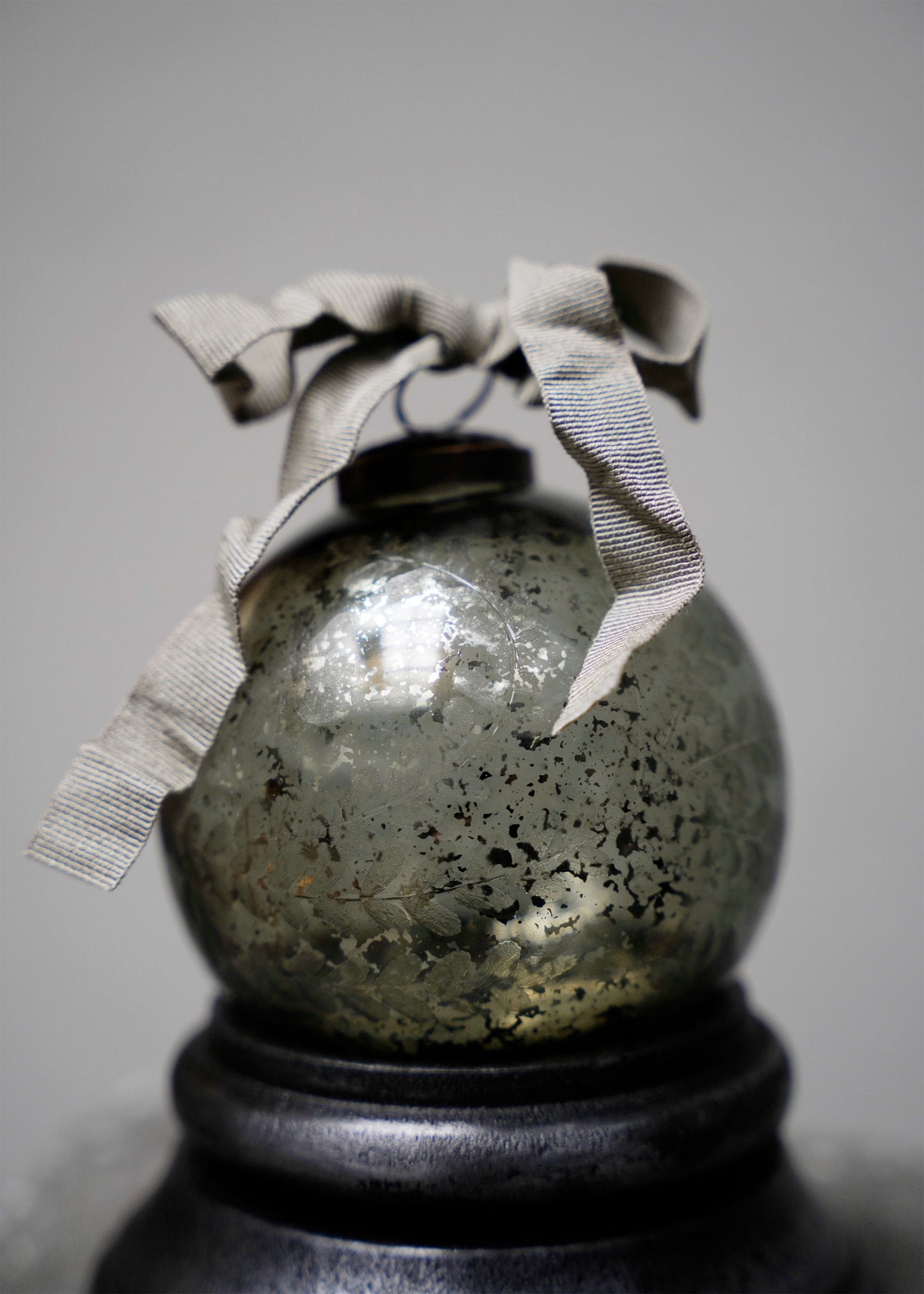 Bauble w. faceted leaves - Green