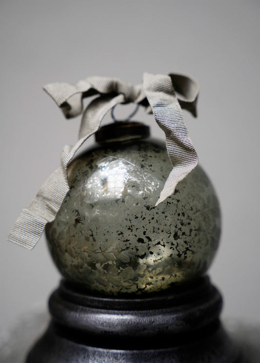 Bauble w. faceted leaves - Green