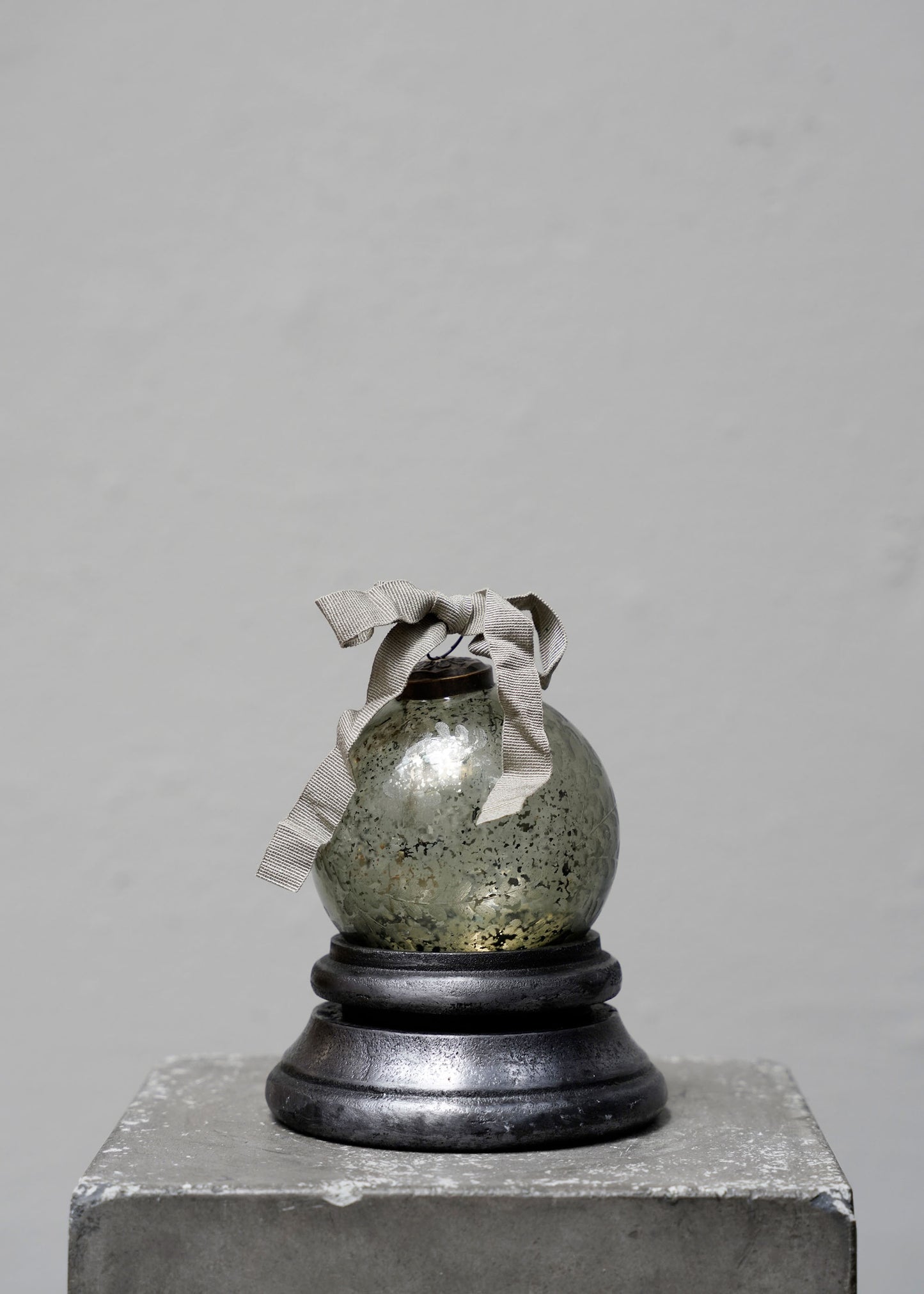 Bauble w. faceted leaves - Green