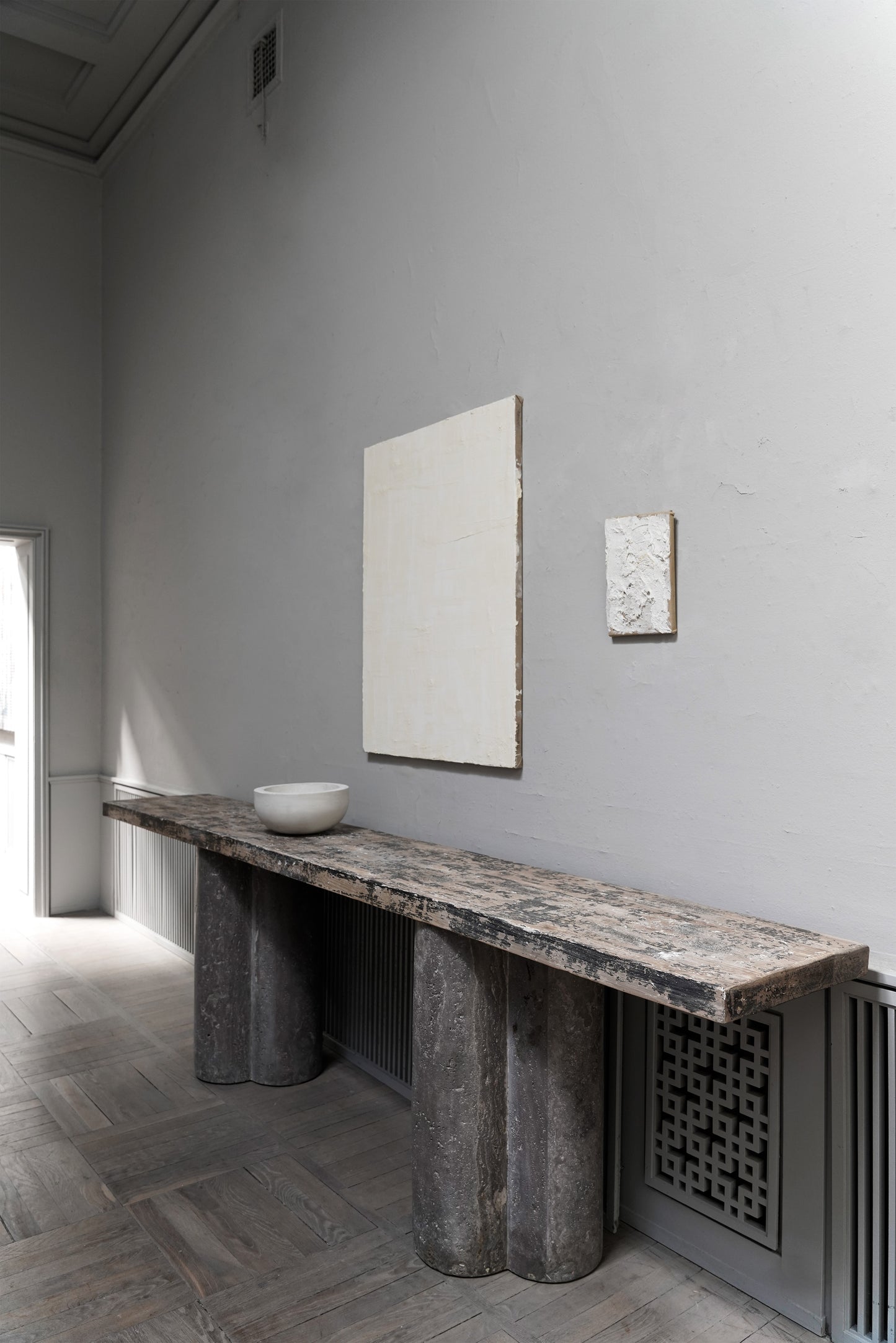 CONSOLE TABLE