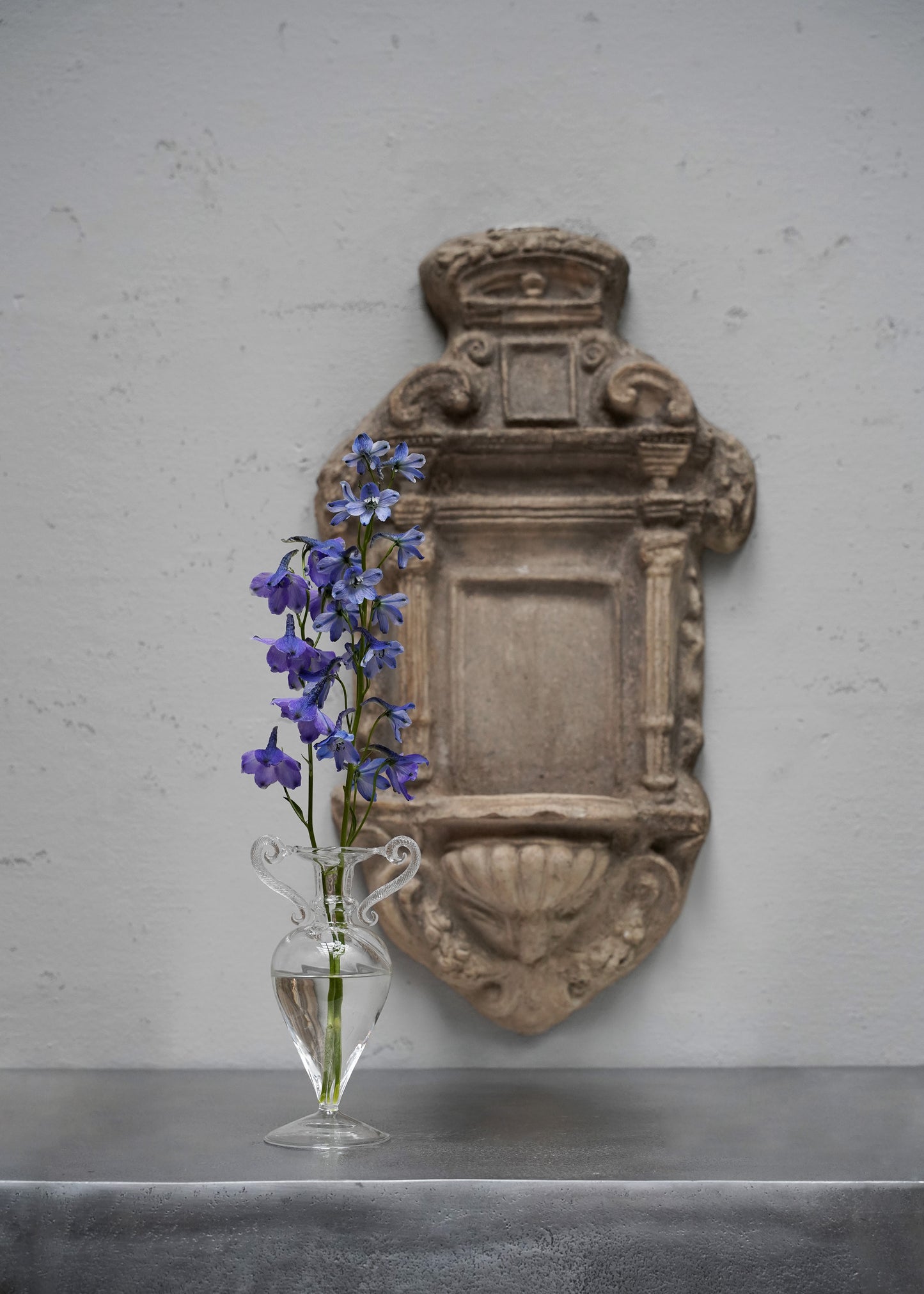 Mouth blown glass vase with handles - Low