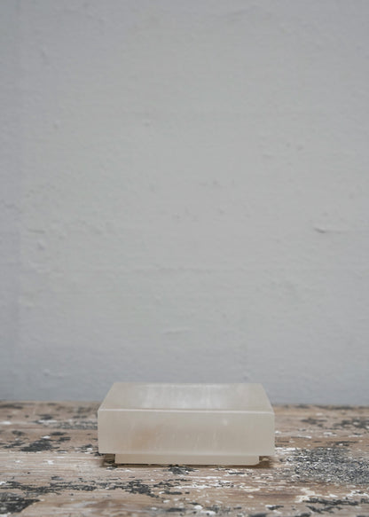 „Caro XS Seifenschale aus Alabaster“ von Michaël Verheyden