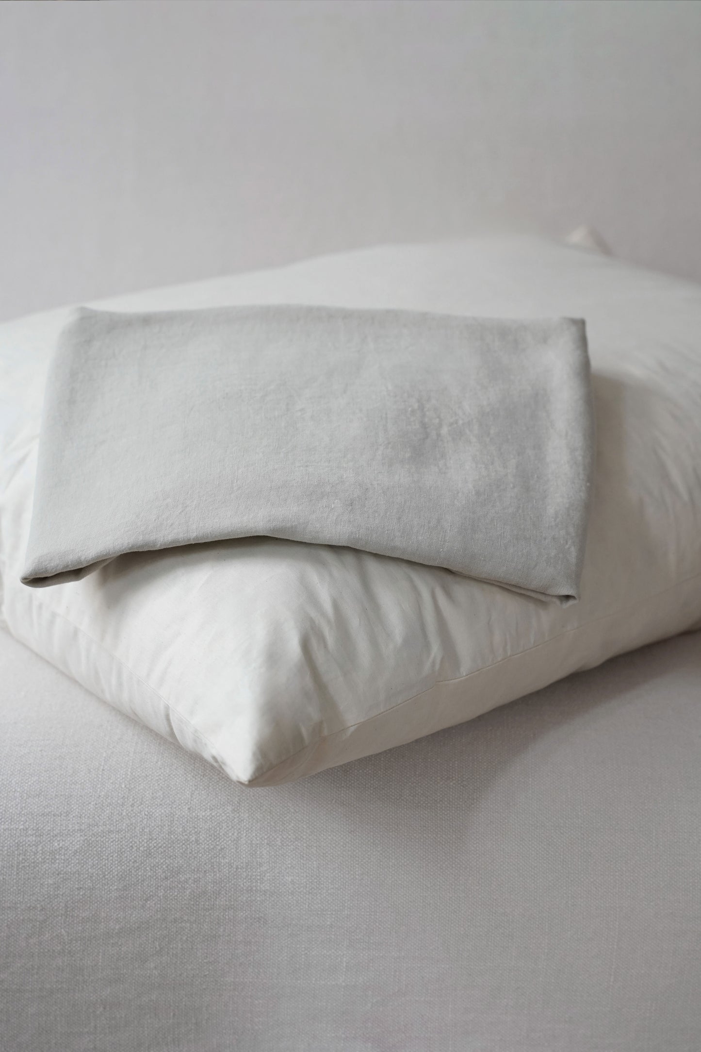 LINEN CUSHION COVER LARGE - MASTICE