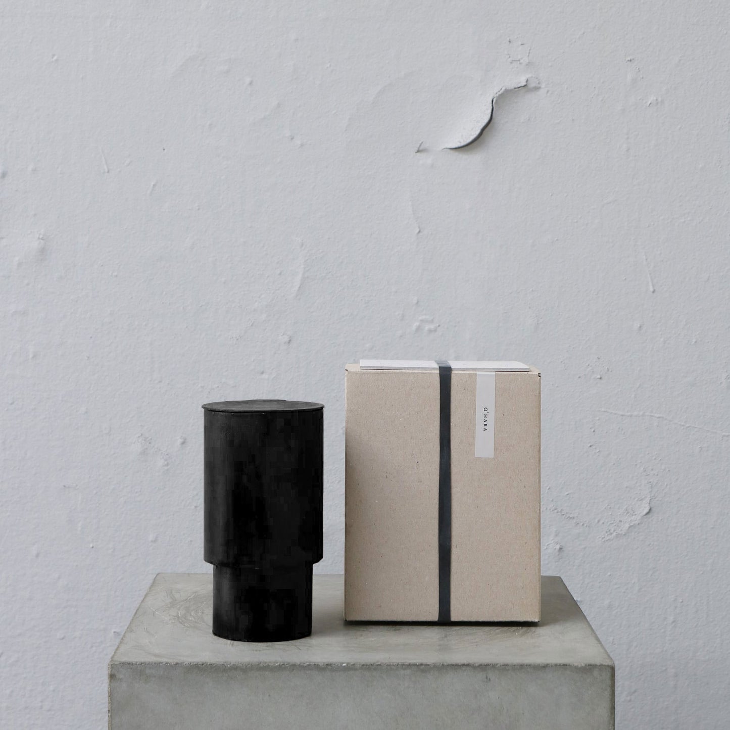 "O'Hara" Scented Candle in Iron Vessel