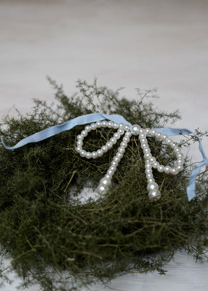 Pearl-bow with blue ribbon