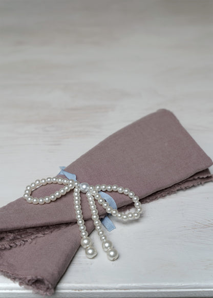 Pearl-bow with blue ribbon