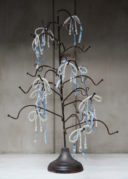 Pearl-bow with blue ribbon